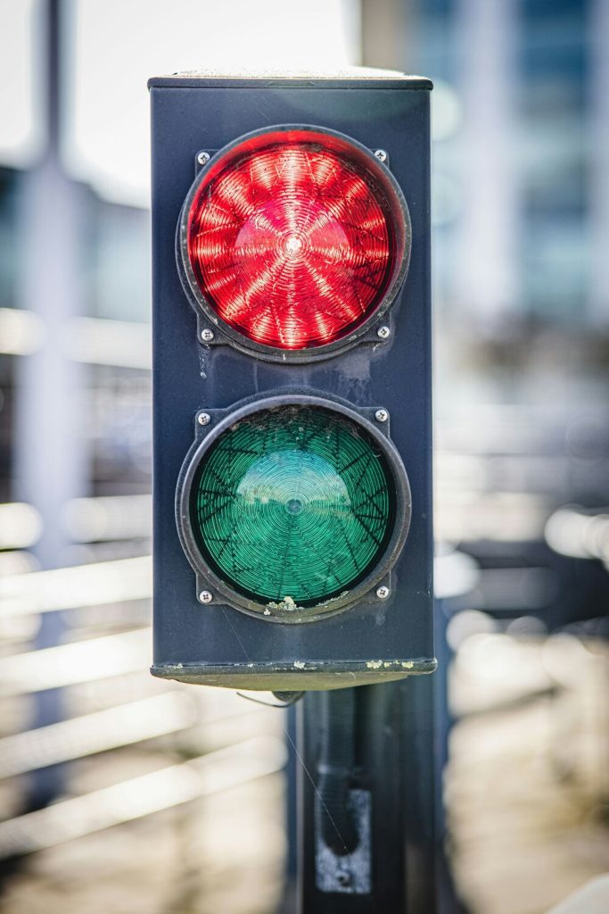 red light green light
